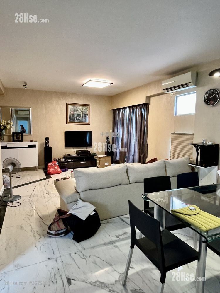 Peridot Court Sell 3 Bedrooms , 2 Bathrooms 1,155 ft²