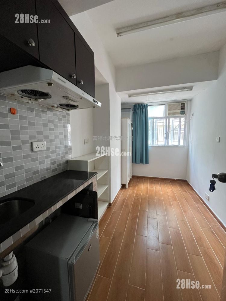 Yen Wai Garden Rental Studio , 1 Bathroom 140 ft²