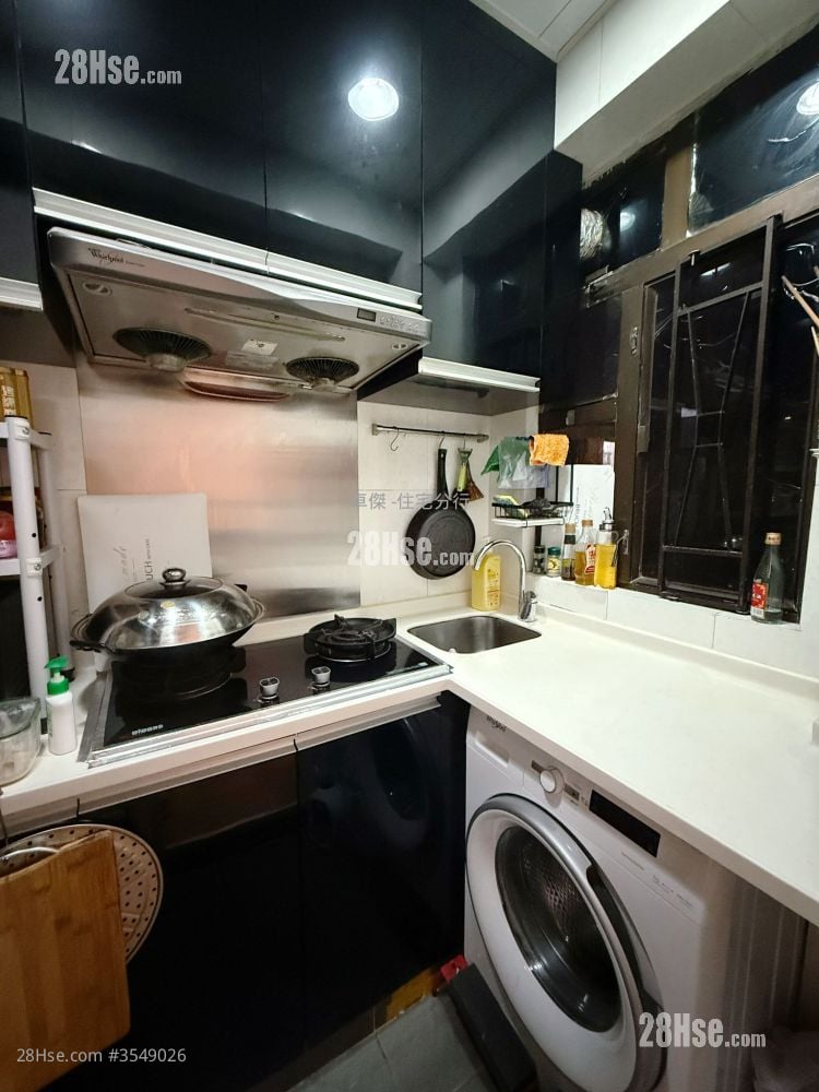 Kwai Chung Building Sell 2 Bedrooms , 1 Bathroom 338 ft²