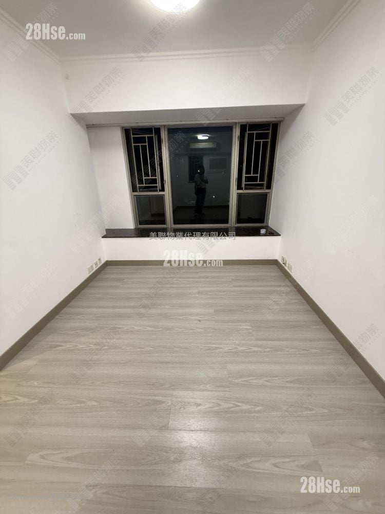 Yoho Town Sell 3 Bedrooms 516 ft²