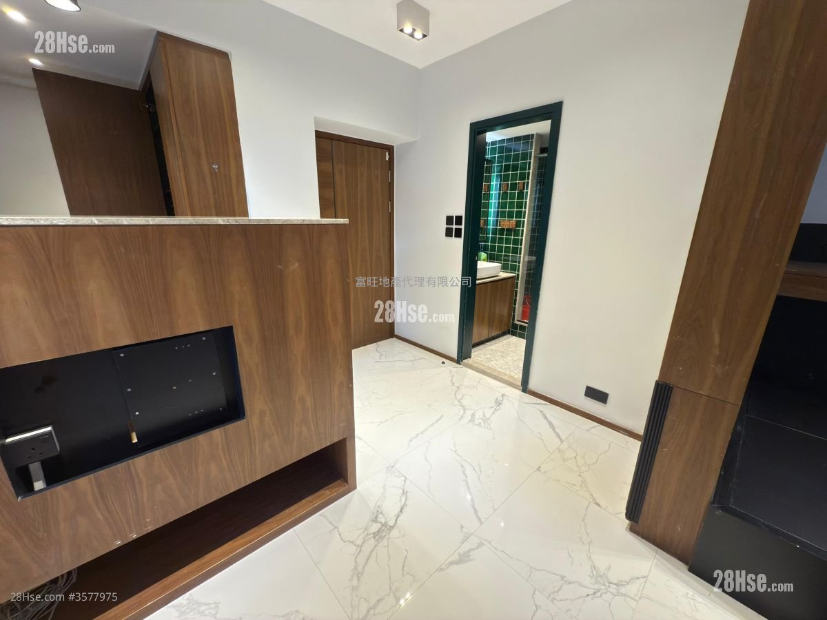 Hung Wai Building Rental Studio , 1 Bathroom 302 ft²