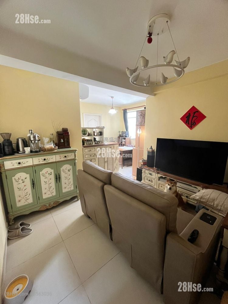 Golden Building Rental 2 Bedrooms , 1 Bathroom 385 ft²