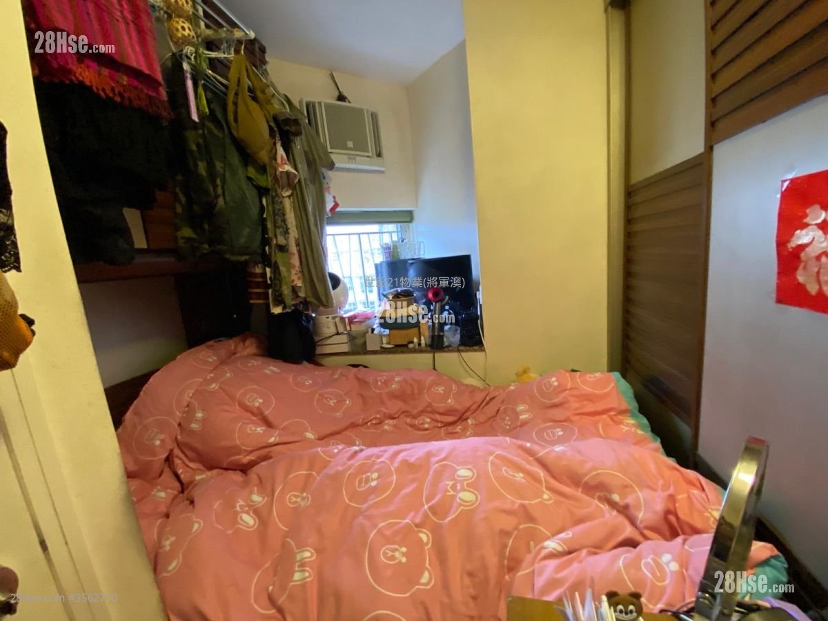 Yuk Ming Court Sell 3 Bedrooms , 1 Bathroom 607 ft² Yuk Ming Court Sell 3 Bedrooms , 1 Bathroom 607 ft²