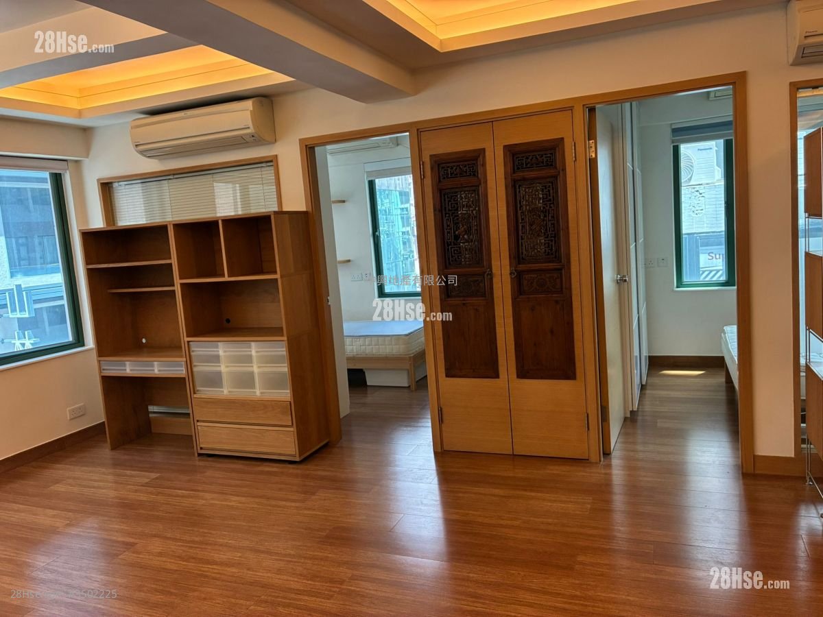 Wong Tat Wing Court Sell 3 Bedrooms , 2 Bathrooms 670 ft²
