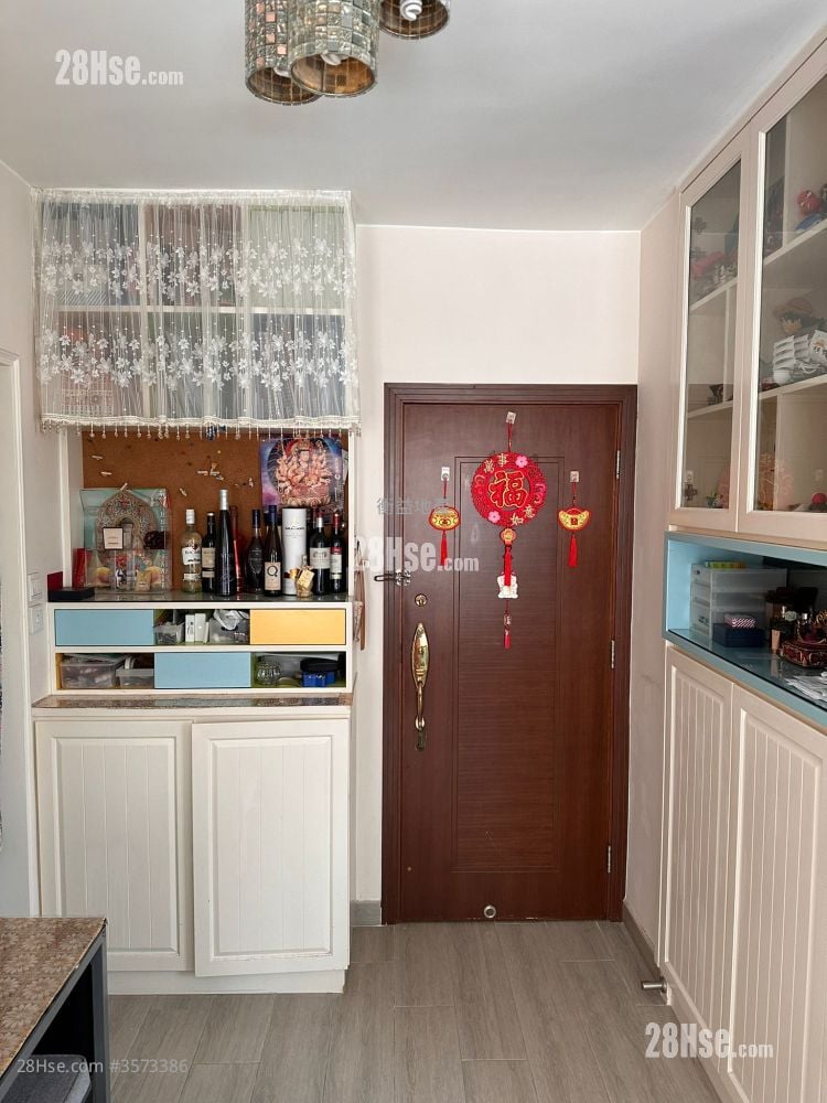 康華大廈 售盤 2 房 300 平方呎 康華大廈 售盤 2 房 300 平方呎