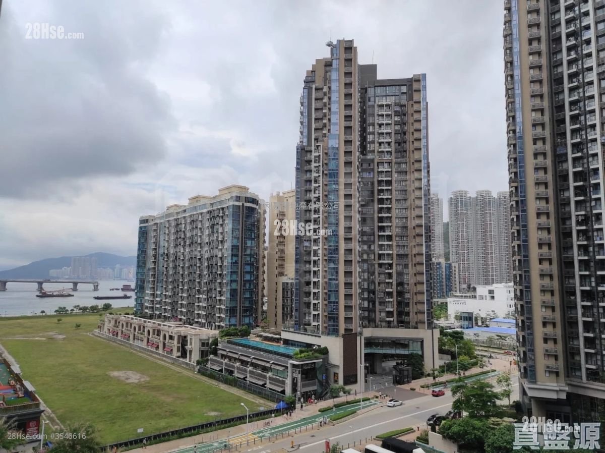The Parkside Rental 3 Bedrooms , 2 Bathrooms 698 ft²