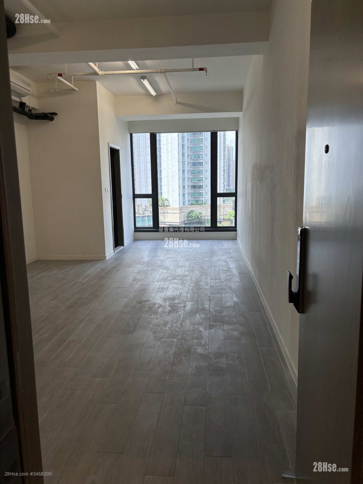 W Mega Rental Studio , 1 Toilet