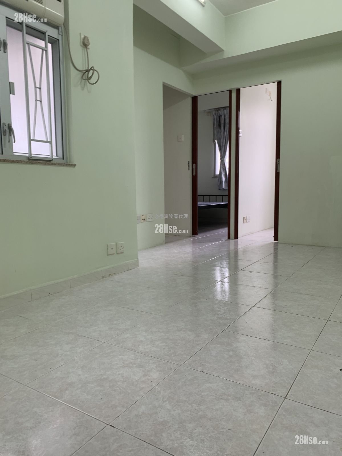 Metro Mansion Rental 2 Bedrooms , 1 Bathroom 341 ft²