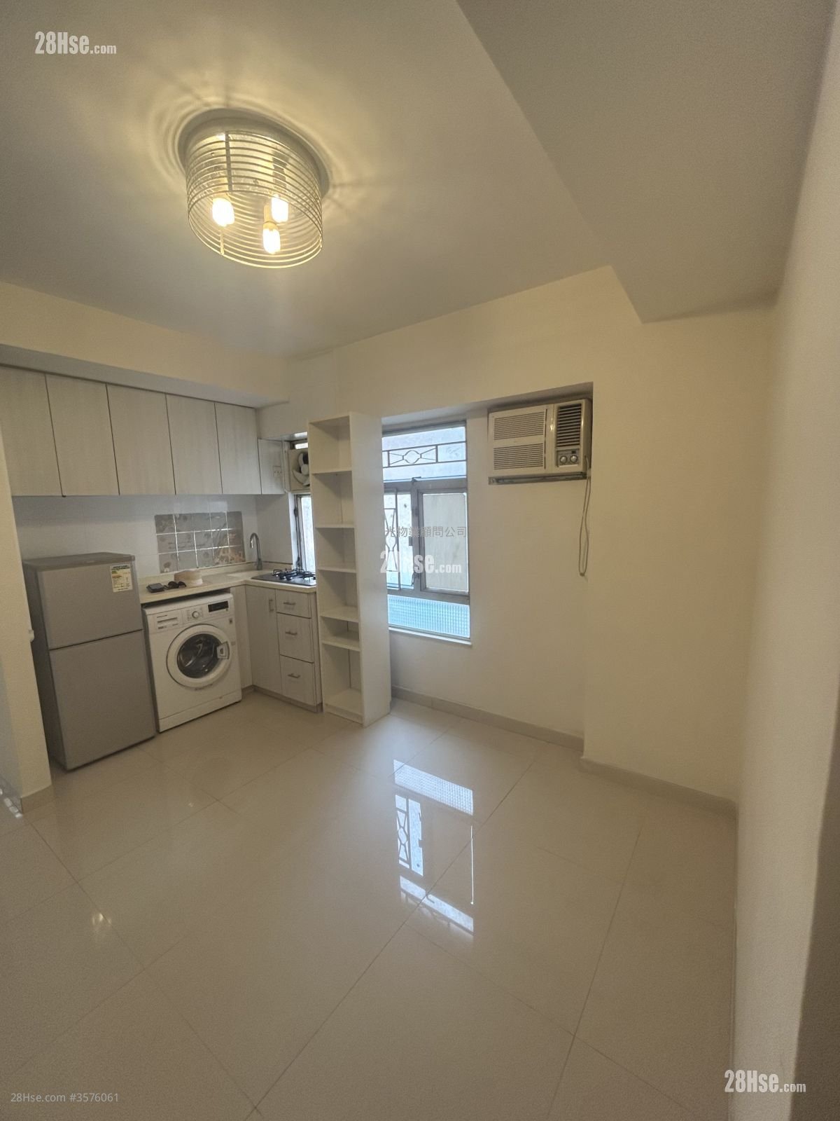 Sun Shing Centre Sell 2 Bedrooms , 1 Bathroom 290 ft²