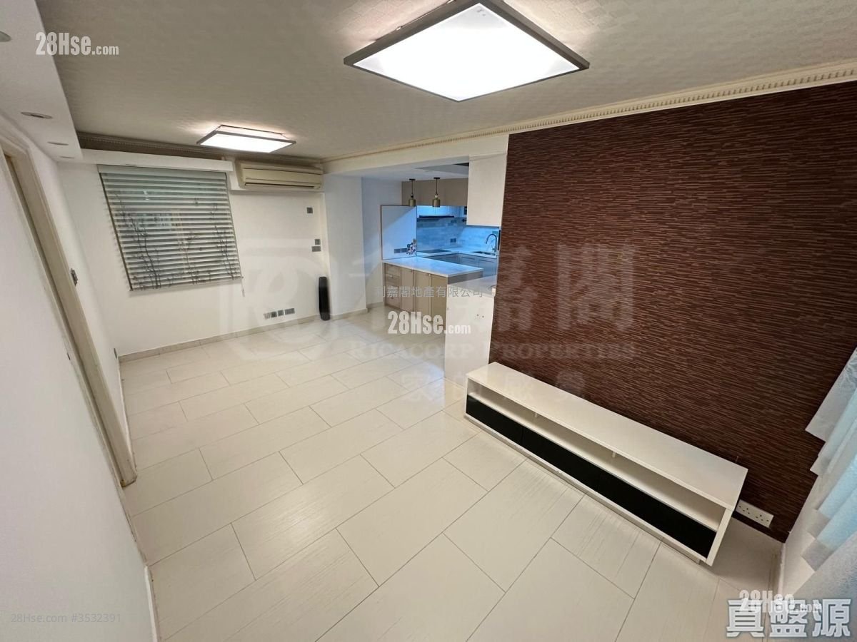 Merry Court Sell 3 Bedrooms , 2 Bathrooms 685 ft²