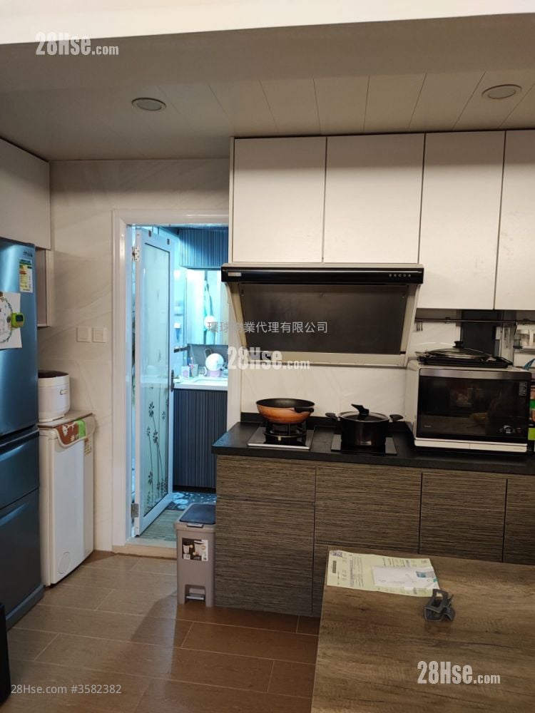 Yuk Ming Court Sell 3 Bedrooms , 1 Bathroom 607 ft²