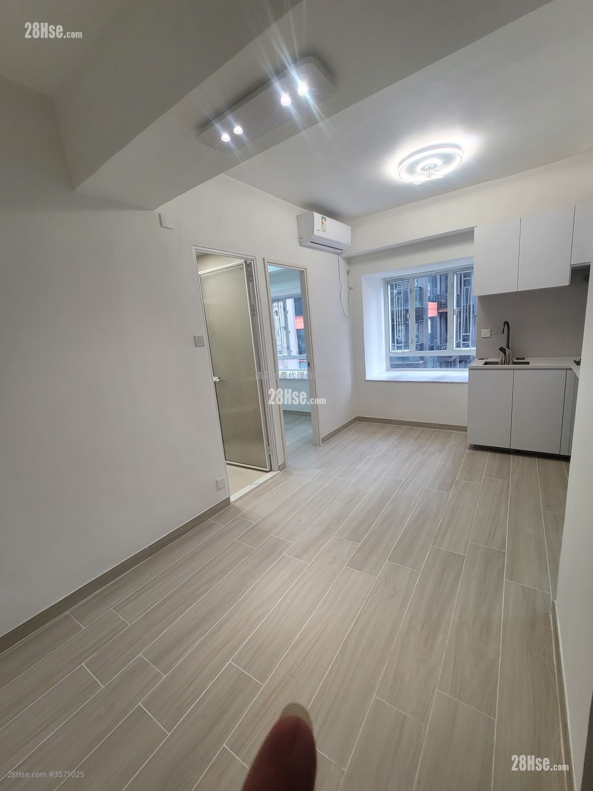 Odeon Building Rental 2 Bedrooms , 1 Bathroom 335 ft²