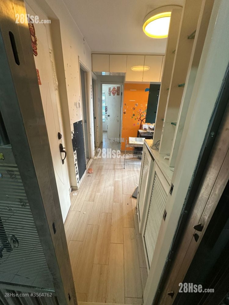 Lai Yue Building Sell 2 Bedrooms , 1 Bathroom 290 ft²