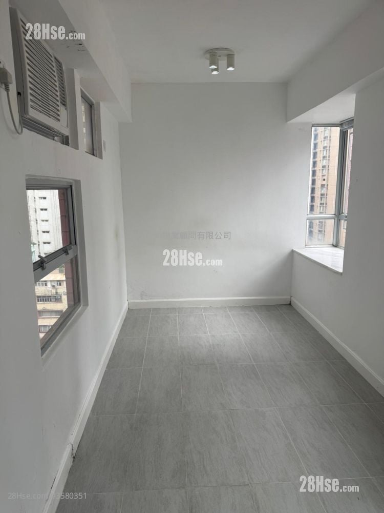 Jade Court Sell 225 ft²
