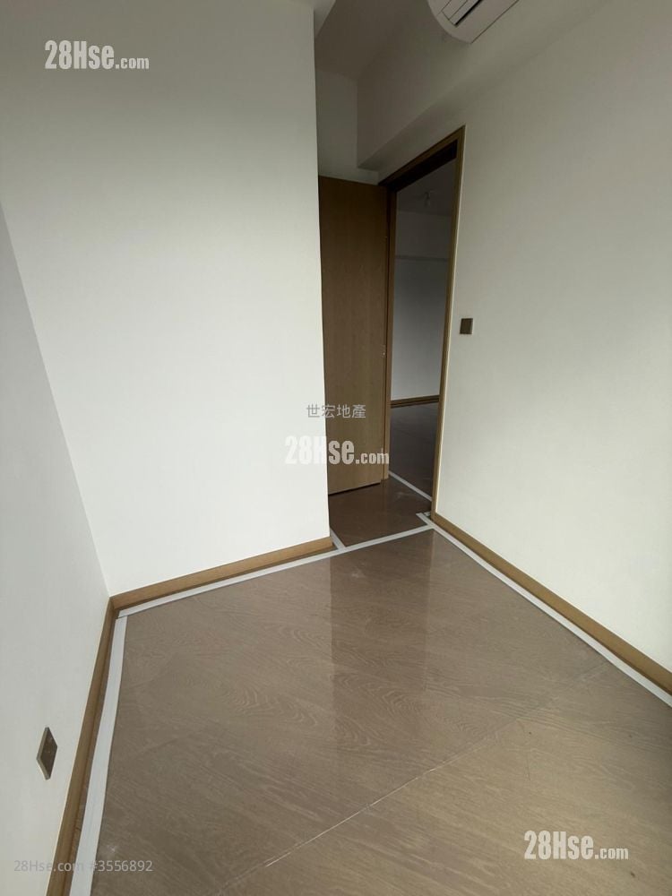 Uptown East Sell 3 Bedrooms , 3 Bathrooms 732 ft² Uptown East Sell 3 Bedrooms , 3 Bathrooms 732 ft²