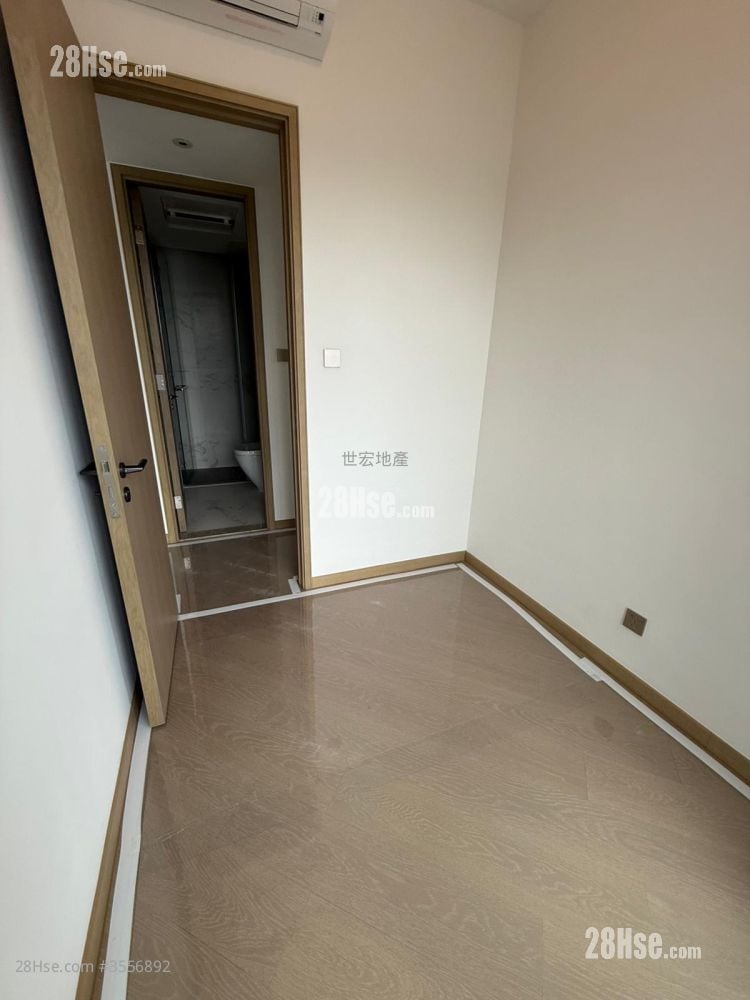 Uptown East Sell 3 Bedrooms , 3 Bathrooms 732 ft² Uptown East Sell 3 Bedrooms , 3 Bathrooms 732 ft²