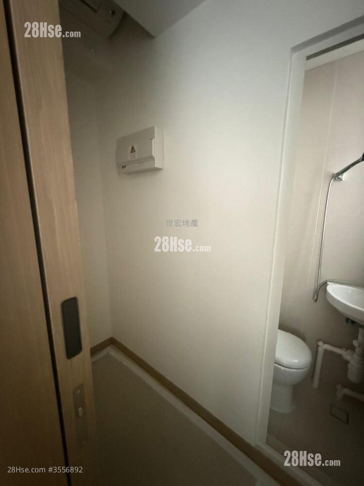 Uptown East Sell 3 Bedrooms , 3 Bathrooms 732 ft² Uptown East Sell 3 Bedrooms , 3 Bathrooms 732 ft²
