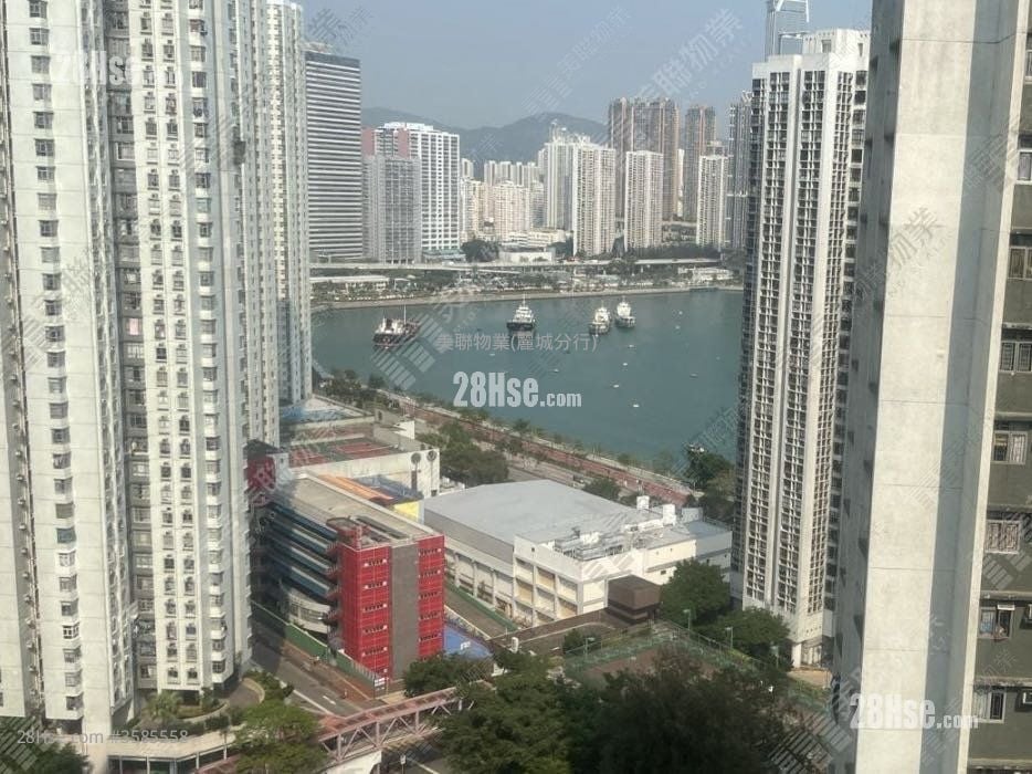 Greenview Court Sell 3 Bedrooms , 2 Bathrooms 703 ft²