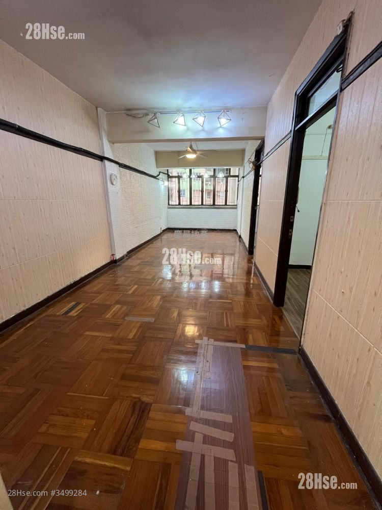 Yuen Tung Building Sell 3 Bedrooms , 1 Bathroom 751 ft²