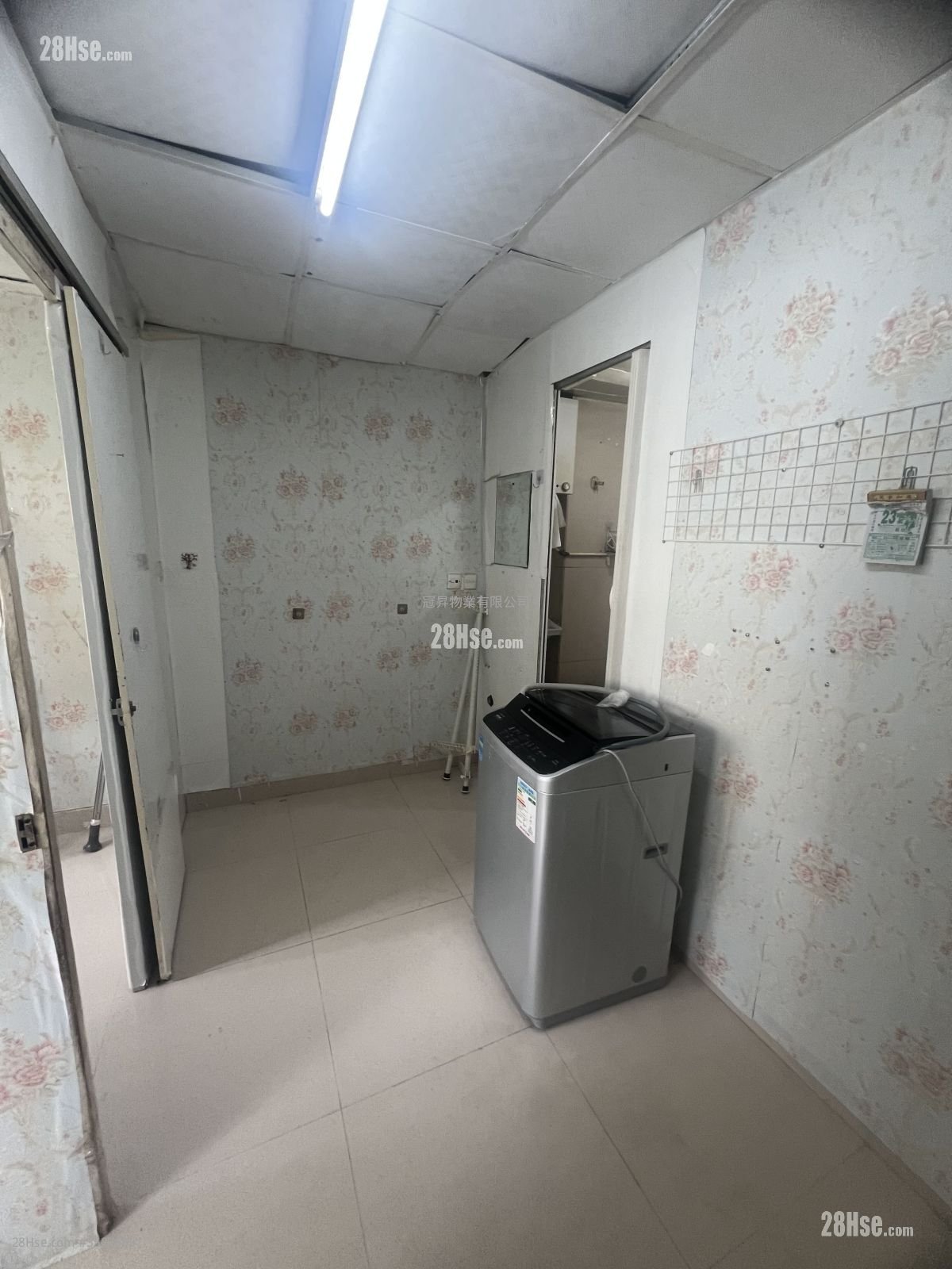 Bank Building Rental 2 Bedrooms , 1 Bathroom 180 ft²