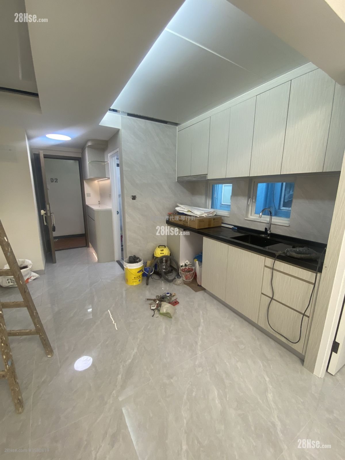 Tung Fat Building Sell 3 Bedrooms , 2 Bathrooms 509 ft²