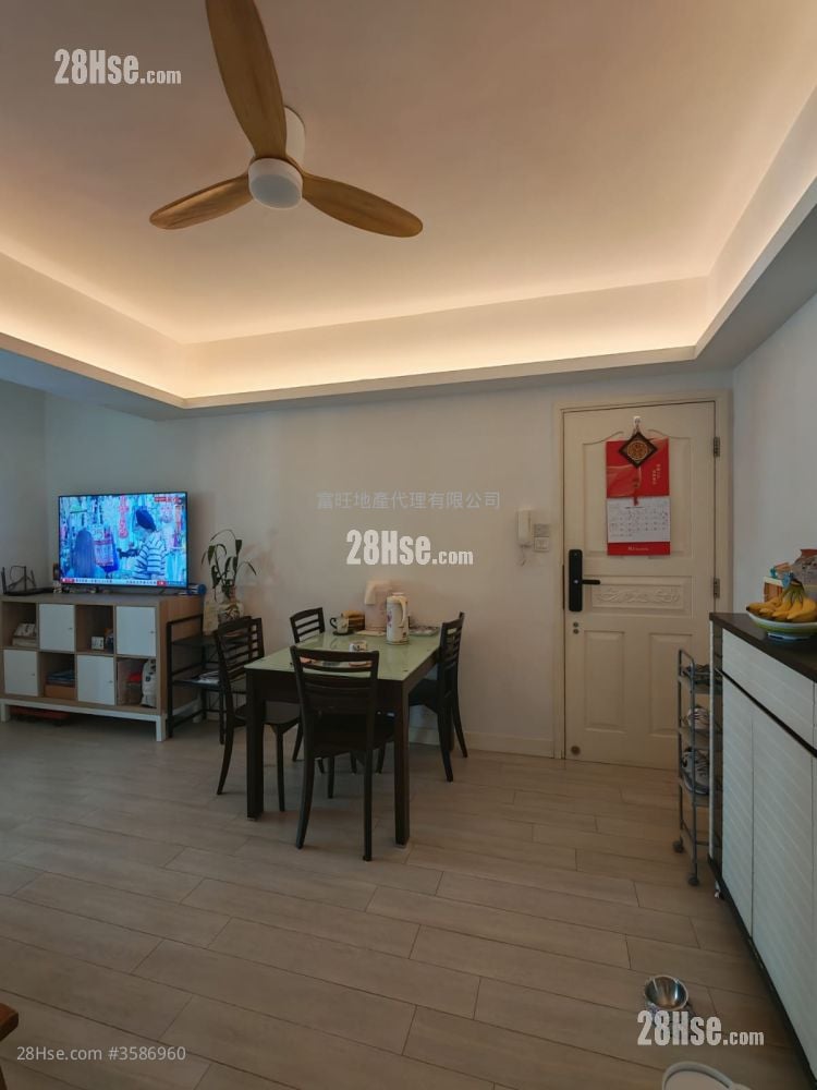 Lung Cheung Building Sell 3 Bedrooms , 1 Bathroom 598 ft²