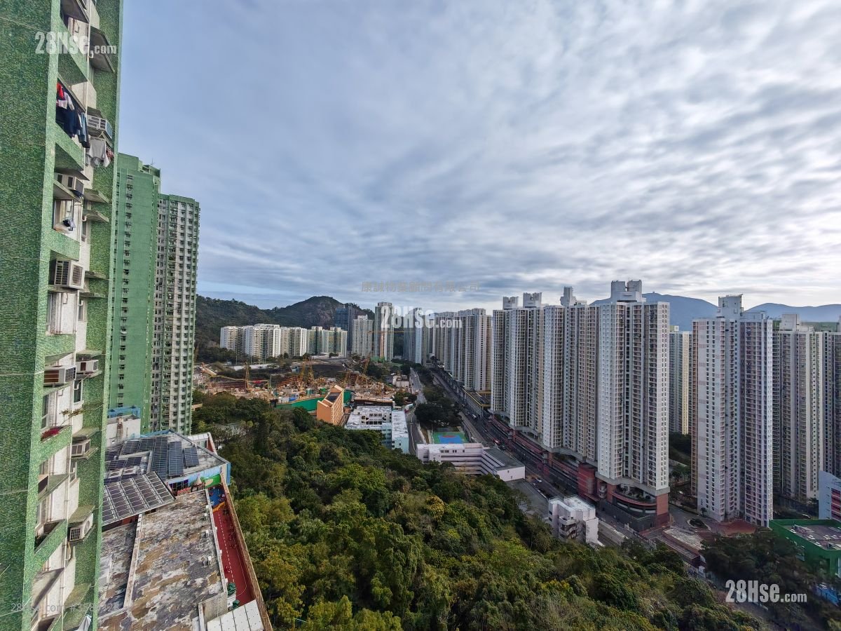 Hong Pak Court Sell 3 Bedrooms , 1 Bathroom 554 ft²