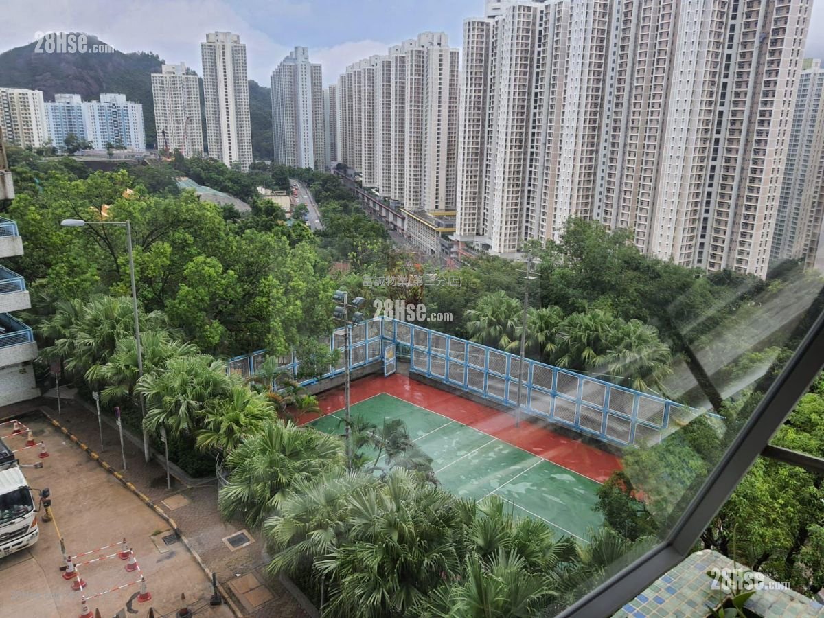 Hong Pak Court Sell 3 Bedrooms , 1 Bathroom 554 ft²