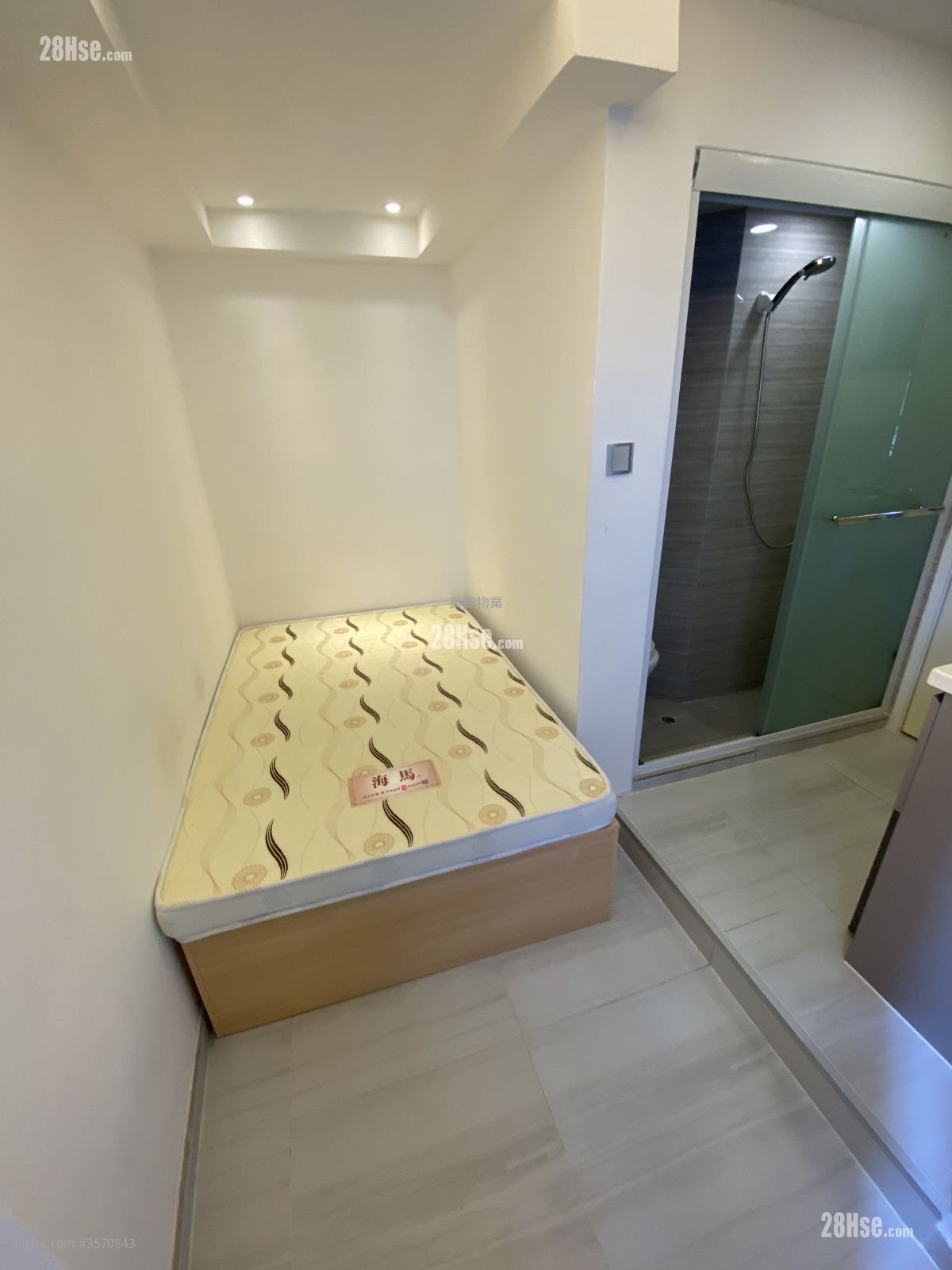 Diamond Building Rental Studio , 1 Bathroom 120 ft²