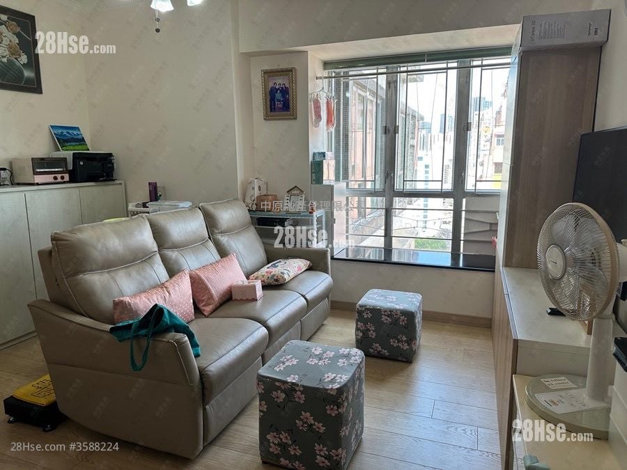 Yuen Long Plaza Sell 3 Bedrooms , 1 Bathroom 550 ft²