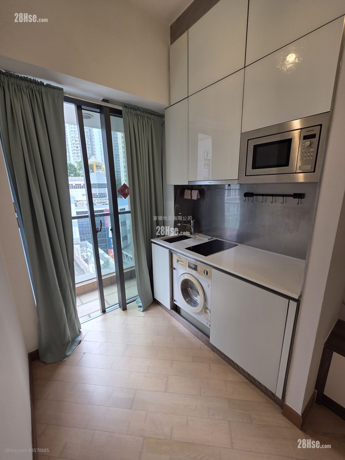 18 Upper East Sell 1 Bedroom , 1 Bathroom 307 ft²