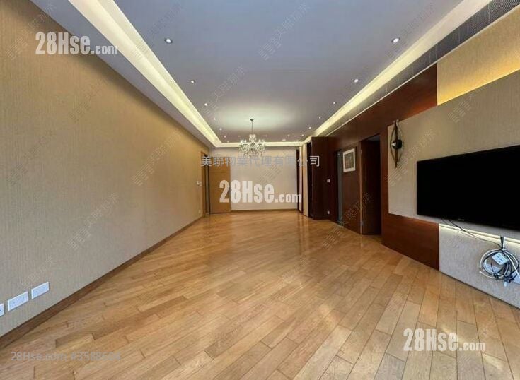 Peak One Rental 1,939 ft²