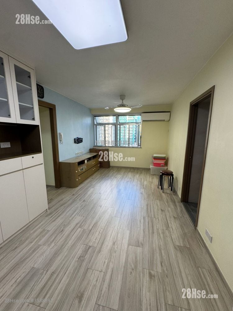 Greenwood Terrace Sell 3 Bedrooms , 2 Bathrooms 757 ft²