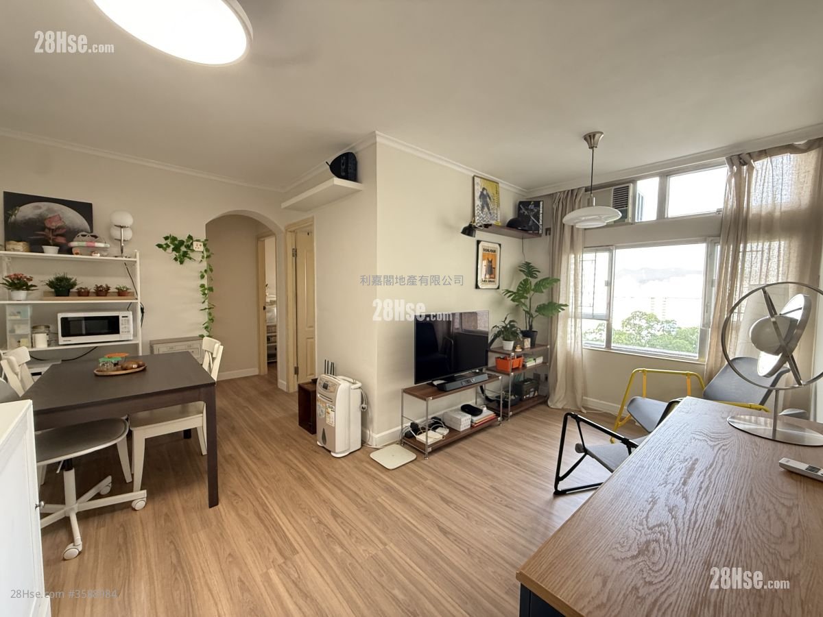 Ching Wah Court Sell 3 Bedrooms , 1 Bathroom 554 ft²