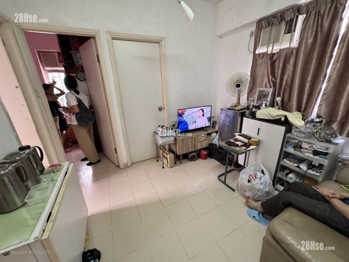 Loong Wah Building Sell 2 Bedrooms , 1 Bathroom 307 ft²