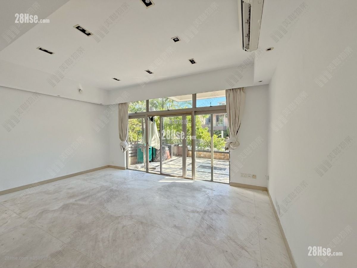 Green Crest Rental 1,090 ft²