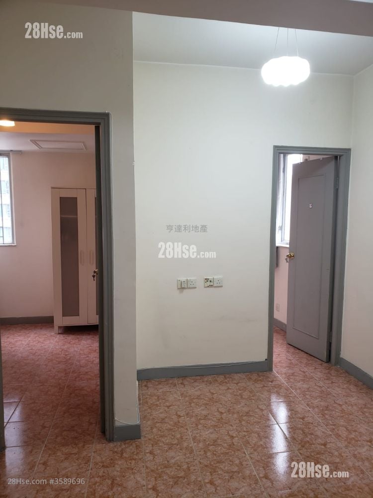 Hung Lee Building Sell 2 Bedrooms , 1 Bathroom 292 ft²