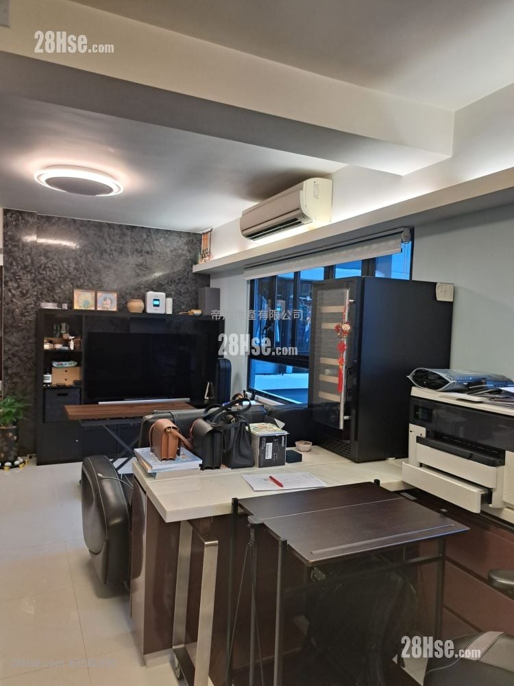 Lascar Court Sell 1 Bedroom , 1 Bathroom