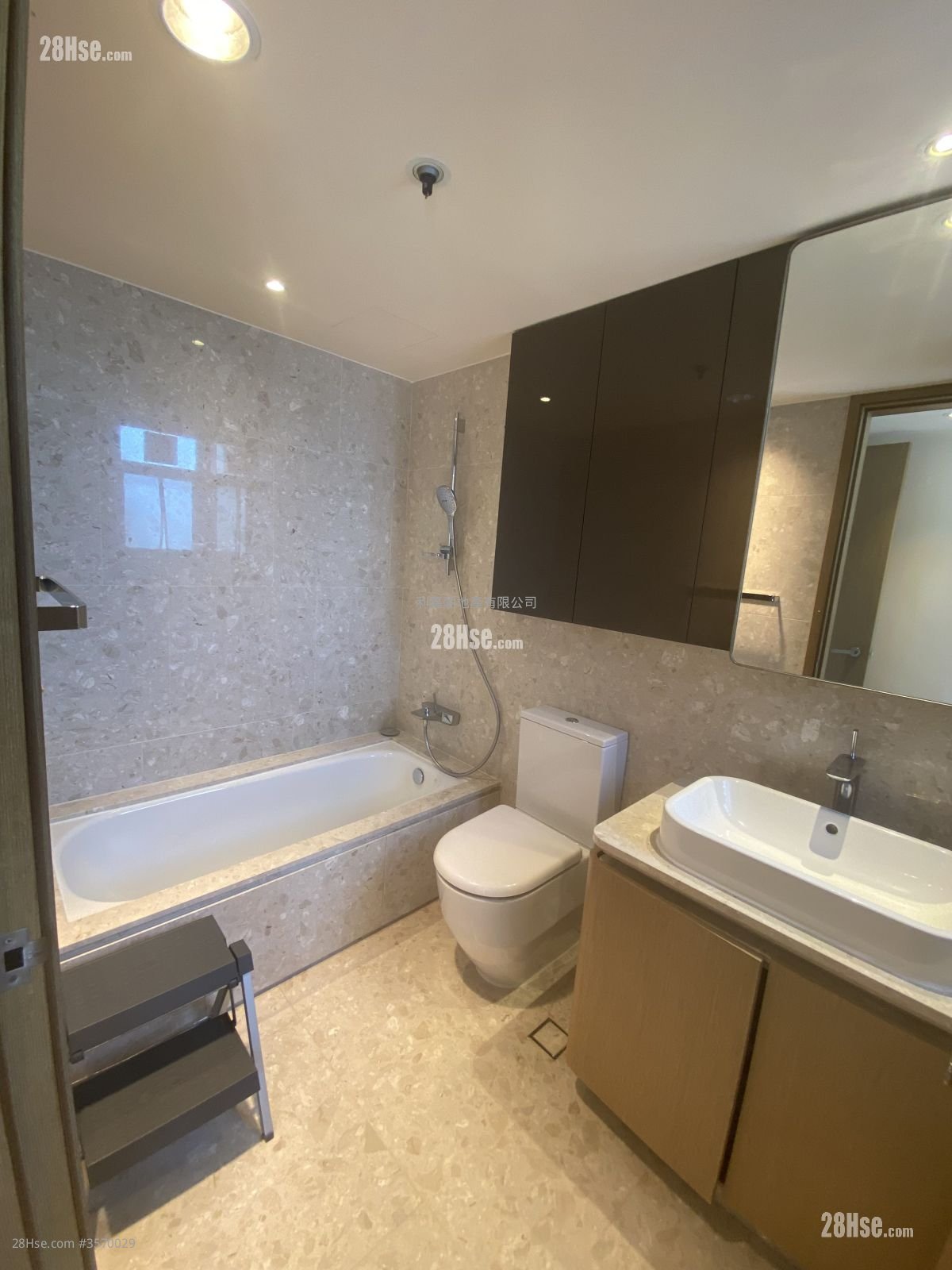 香島 售盤 3 房 , 2 浴室 1,055 平方呎 香島 售盤 3 房 , 2 浴室 1,055 平方呎