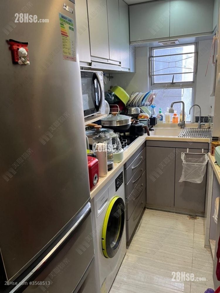 Yan Shing Court Sell 3 Bedrooms 554 ft² Yan Shing Court Sell 3 Bedrooms 554 ft²