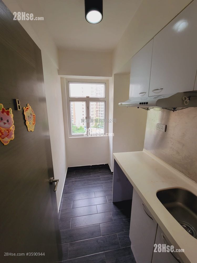 Kam Wah Building Sell 2 Bedrooms , 2 Bathrooms 345 ft²