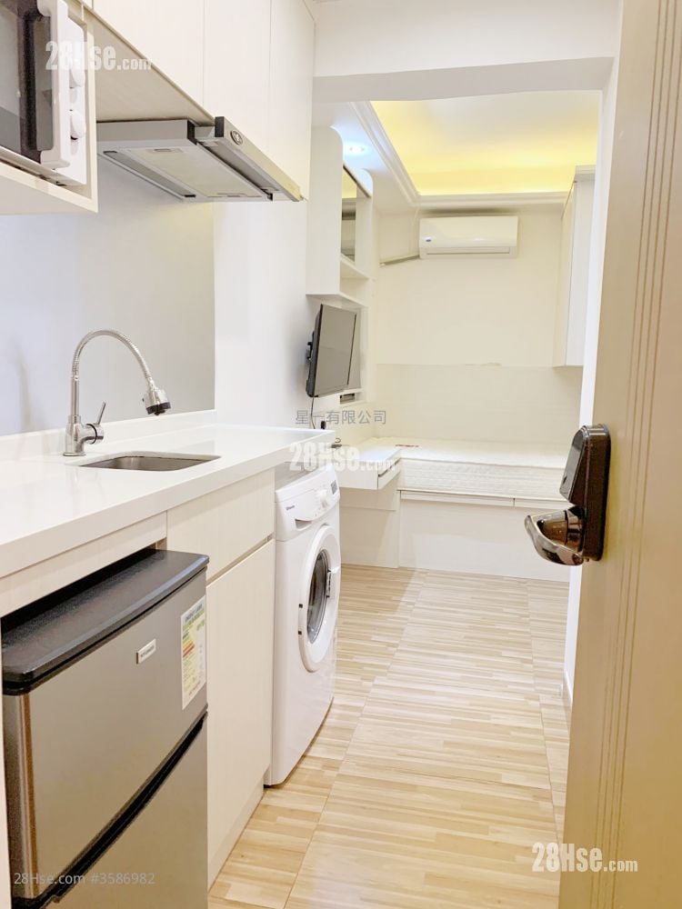 Metropole Building Rental Studio , 1 Bathroom 130 ft²