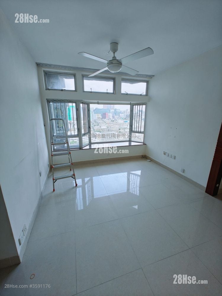 Riviera Gardens Rental 3 Bedrooms , 1 Bathroom 559 ft²