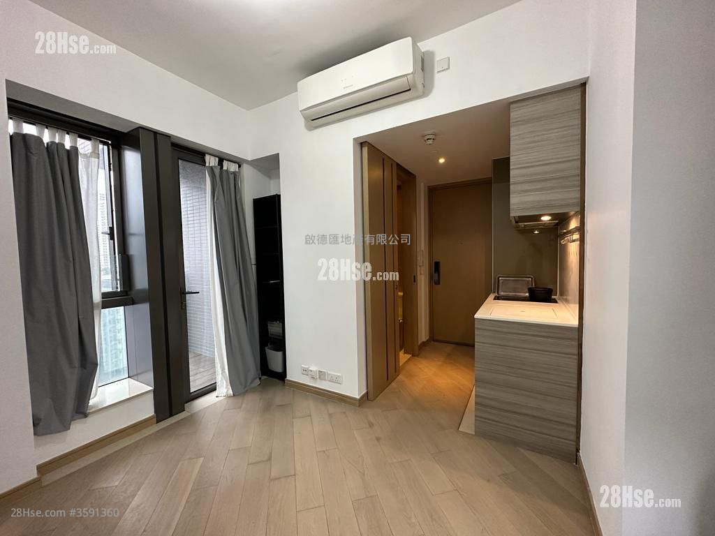 Axis Sell Studio , 1 Bathroom 205 ft²