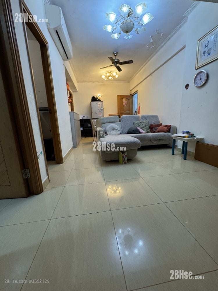 Man King Building Rental 4 Bedrooms 665 ft²