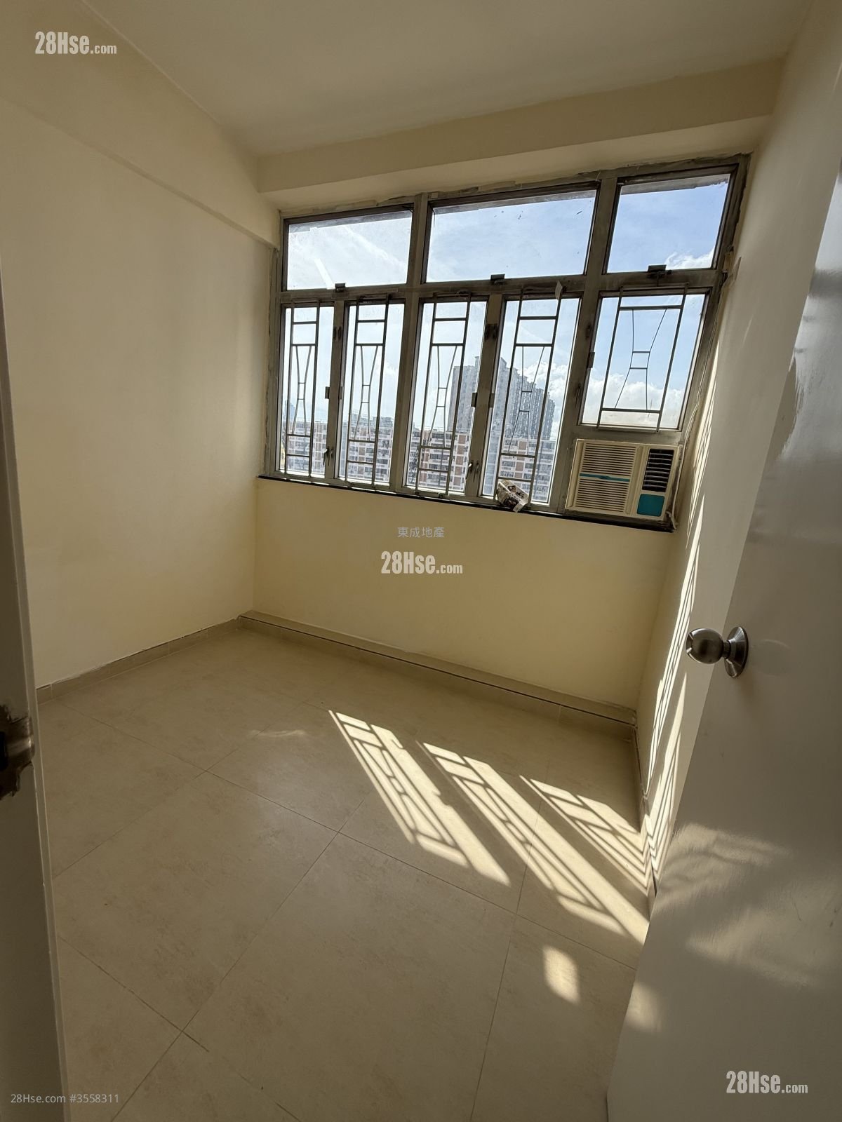 Chung Nam Mansion Sell 3 Bedrooms , 1 Bathroom 469 ft²