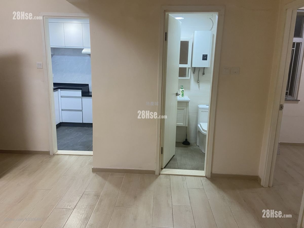 Hiu Ming Court Rental 2 Bedrooms , 1 Bathroom 439 ft²