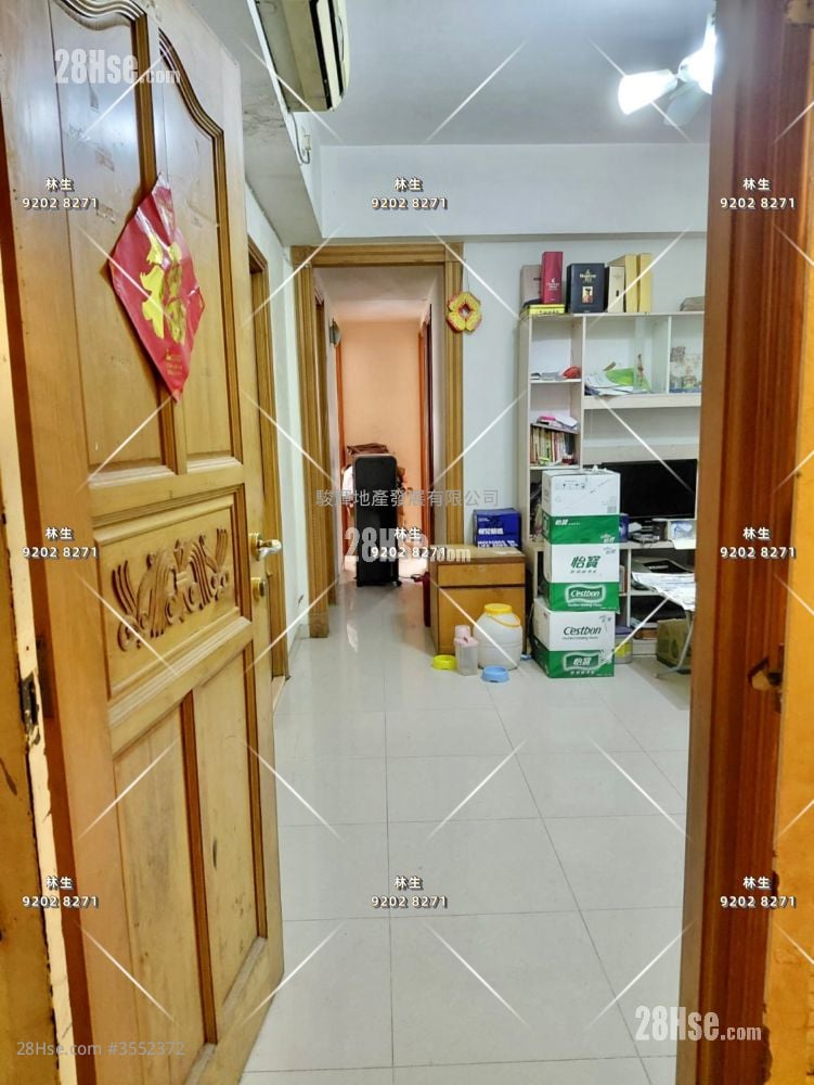 Man King Building Sell 3 Bedrooms , 2 Bathrooms 565 ft²