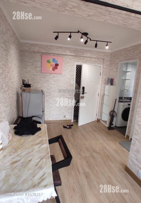 Faerie Court Rental 1 Bedroom , 1 Bathroom 270 ft²