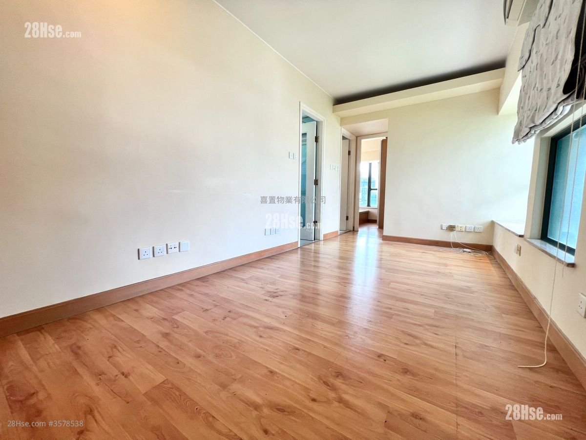 Brilliant Court Rental 2 Bedrooms , 1 Bathroom 405 ft²